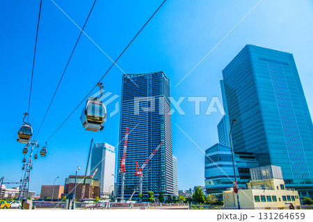 日本の横浜都市景観9月26日。桜木町駅前のロープウェイや「ザ・タワー横浜北仲」前のクレーンなどを望 131264659