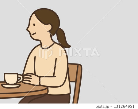 カフェで会話をする女性2人 131264951