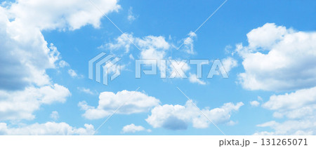 秋の青空 雲多め背景 モクモク 流れる 9月 写真 秋の青空 雲多め背景 モクモク 流れる 9月 写真 131265071