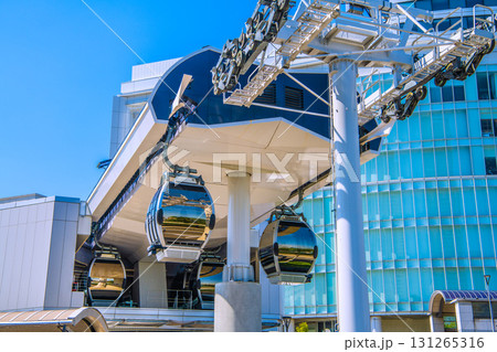 日本の横浜都市景観9月26日。桜木町駅前のYOKOHAMA AIR CABIN桜木町駅などを望む 131265316