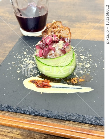 IRODORI table｜和モダンなマグロのたたき前菜　柴漬けとすりごまの彩り 131266012