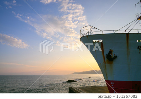 【道の駅・マリンドリーム能生】越山丸と朝を迎えた日本海【糸魚川市】 【道の駅・マリンドリーム能生】越山丸と朝を迎えた日本海【糸魚川市】 131267082