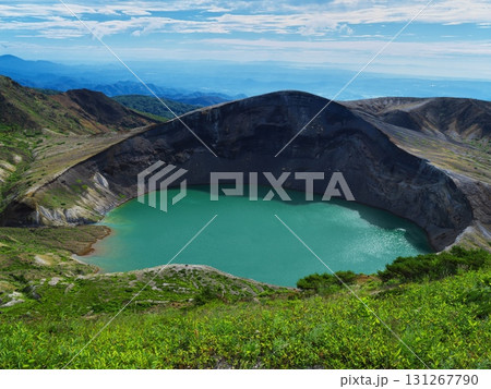 夏の蔵王連峰よりお釜を望む 131267790