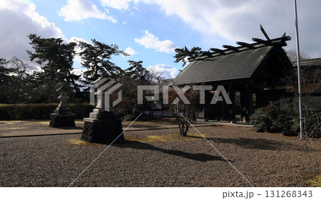 秋田県護国神社の境内と門 131268343