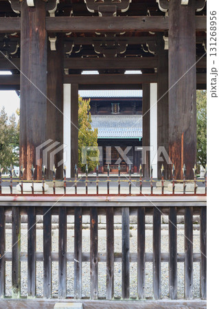 京都　冬の東福寺　三門（京都市東山区） 131268956