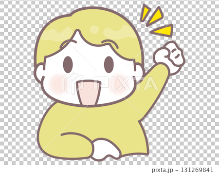 穿著黃色衣服的聰明可愛的男孩 131269841