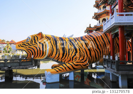 高雄市蓮池潭の龍虎塔 131270578