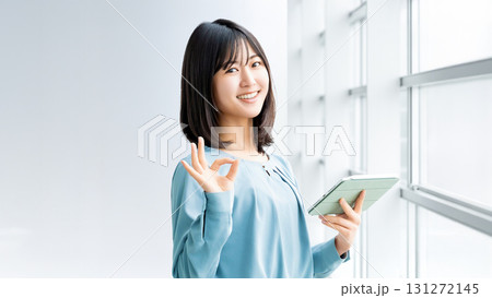 OKポーズをする女性・ビジネスウーマン 131272145