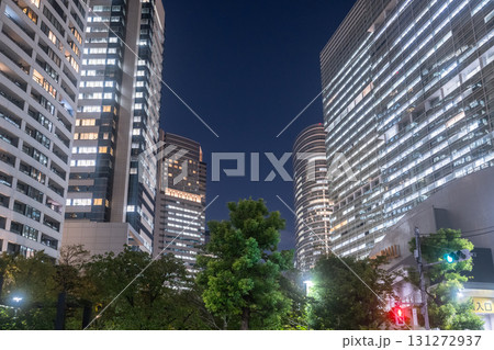 《東京都》品川駅・オフィス街の夜景 《東京都》品川駅・オフィス街の夜景 131272937
