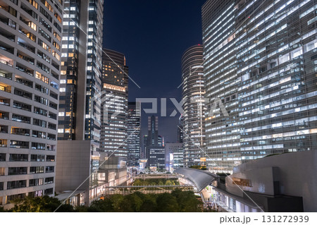 《東京都》品川駅・オフィス街の夜景 《東京都》品川駅・オフィス街の夜景 131272939