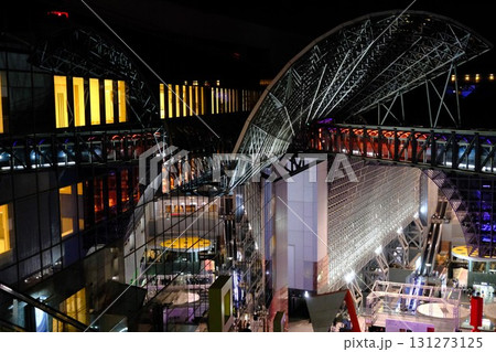 京都駅ビルの夜景 京都駅ビルの夜景 131273125