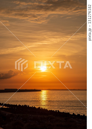 秋の朝焼け空 《三重県 四日市市 伊勢湾》 秋の朝焼け空 《三重県 四日市市 伊勢湾》 131276182