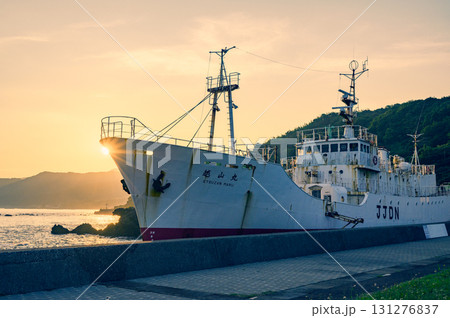 【道の駅・マリンドリーム能生】日の出と越山丸【糸魚川市】 131276837