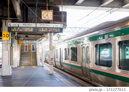 【山形駅】出発を待つ仙山線の普通列車 【山形駅】出発を待つ仙山線の普通列車 131277615