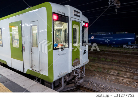 【郡山駅】発車を待つ磐越東線の普通列車 131277752