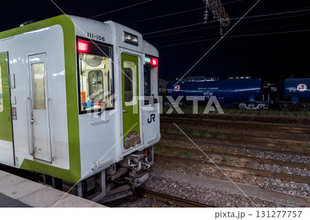 【郡山駅】発車を待つ磐越東線の普通列車 131277757