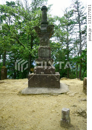 8297 日和田山 山頂の三角点と石塔 8297 日和田山 山頂の三角点と石塔 131277851