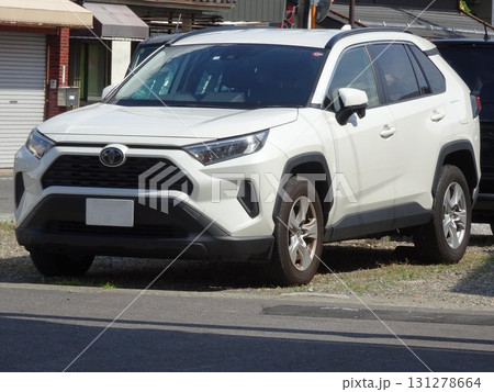 白い車(トヨタ・RAV4) 白い車(トヨタ・RAV4) 131278664