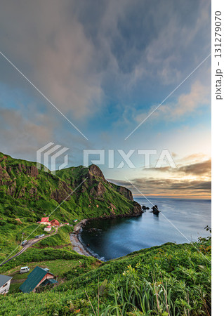 北の離島・礼文島で出会うドラマチックな夕暮れ 131279070