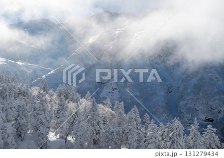 冬の十勝連峰 上富良野 131279434