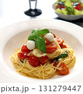 トマトとバジルとモッツァレラチーズのパスタ 131279447