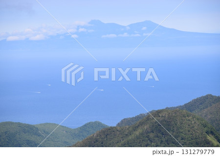 知床峠から見える国後島 131279779