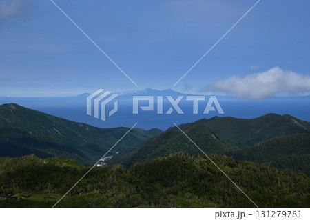 知床峠から見える国後島 知床峠から見える国後島 131279781