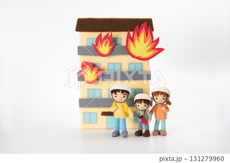 あみぐるみ人形　自然災害・避難 131279960