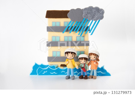 あみぐるみ人形　自然災害・避難 131279973
