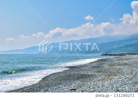 小田原市 令和の新名所 御幸の浜海岸 海へと続くトンネル トンネル出口から 海の風景 小田原市 令和の新名所 御幸の浜海岸 海へと続くトンネル トンネル出口から 海の風景 131280251