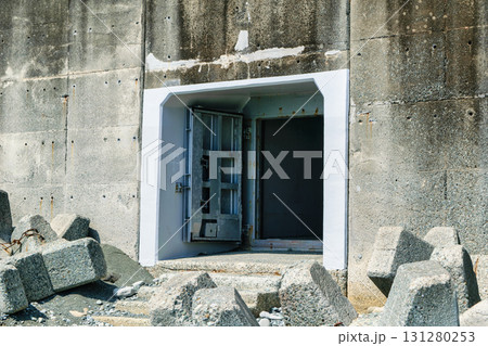 小田原市　令和の新名所　御幸の浜海岸　海へと続くトンネル　（海への扉） 131280253