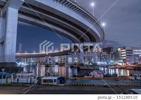 《東京都》レインボーブリッジの夜景・ループ橋 《東京都》レインボーブリッジの夜景・ループ橋 131280510