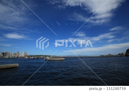 美しい海岸の風景真夏の湘南海岸青い空青い海の風景 131280739