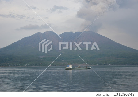 屋久島へ向かうフェリーからの海上風景 屋久島へ向かうフェリーからの海上風景 131280848