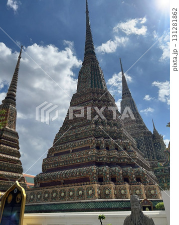 海外旅行でタイに行った時に偶然出会い、心打たれた寺院 131281862