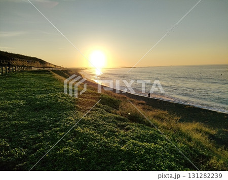 相模湾から昇る朝日、朝焼け 相模湾から昇る朝日、朝焼け 131282239