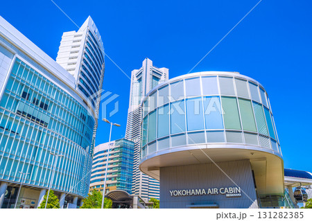 日本の横浜都市景観9月26日。横浜ランドマークタワーやヨコハマエアキャビンの桜木町駅などを望む 日本の横浜都市景観9月26日。横浜ランドマークタワーやヨコハマエアキャビンの桜木町駅などを望む 131282385