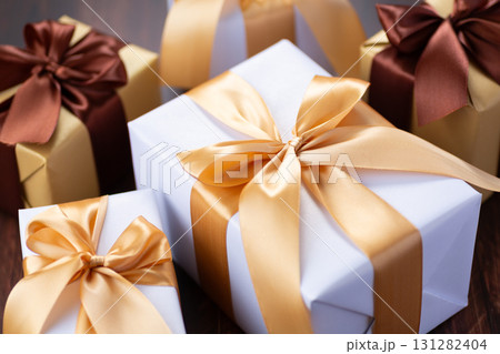 たくさんのプレゼント 131282404