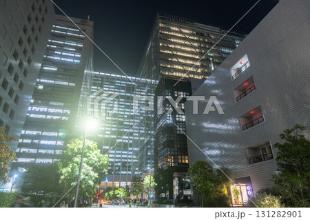 《東京都》品川駅・オフィス街の夜景 131282901