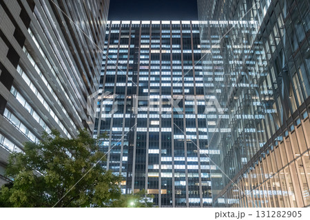 《東京都》品川駅・オフィス街の夜景 131282905