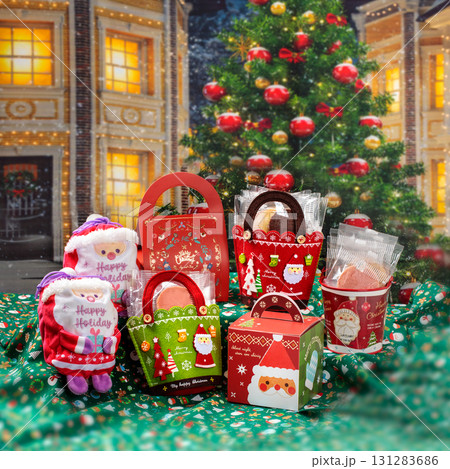 クリスマスプレゼント 131283686