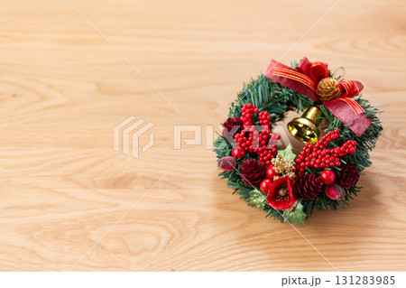 クリスマスリース 131283985