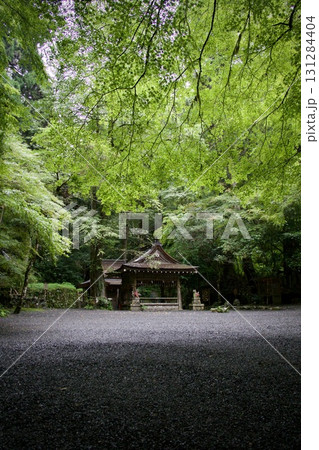 緑に覆われた貴船神社の奥宮 緑に覆われた貴船神社の奥宮 131284404