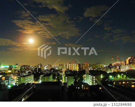 都会の名月と夜景 都会の名月と夜景 131284698