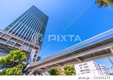 日本の横浜都市景観　ハマスタ入口側から、関内駅前のベースゲート横浜関内タワーなどを望む＝9月26日 131285273