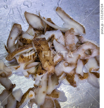 ジャガイモの皮 131285284
