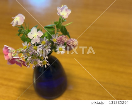 花瓶に入った花 花瓶に入った花 131285294