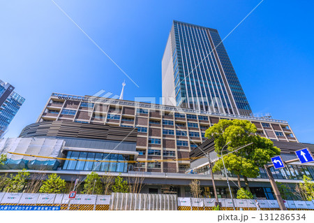 日本の横浜都市景観　ハマスタ入口側から、関内駅前のベースゲート横浜関内タワーなどを望む＝9月26日 131286534