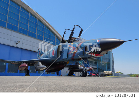 格納庫前のRF-4EファントムⅡ偵察機 格納庫前のRF-4EファントムⅡ偵察機 131287331
