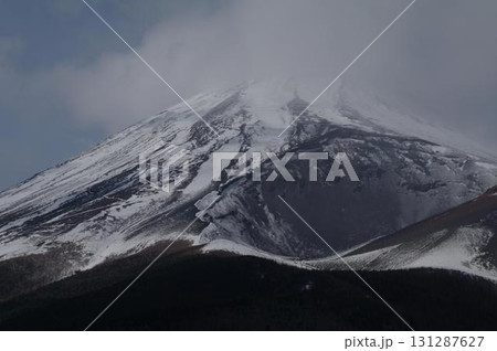 雪化粧の富士山と側火山宝永山のいろいろな顔4 131287627